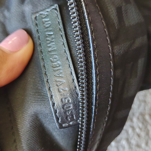 Vintage Unisex Authentic Fendi Shoulder or Crossbody bag - Picture 8 of 10